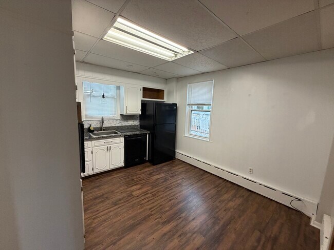 Building Photo - 402 Douglass St