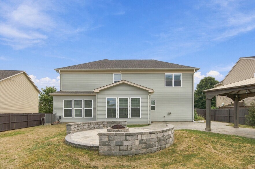Building Photo - 132 Slaters Dr