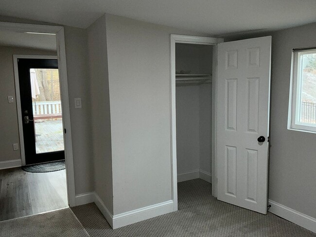 Building Photo - Fully updated 4BR 3BA single family rambler in Twinbrook Forest