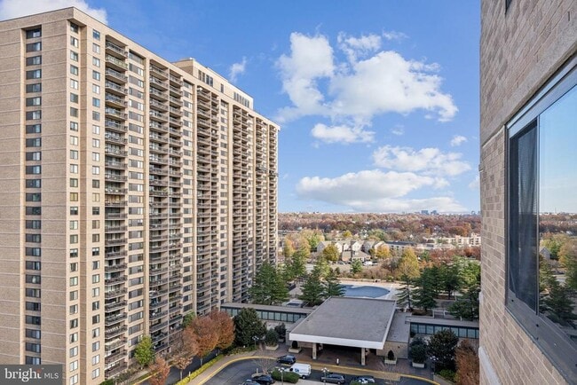 Building Photo - 3709 S George Mason Dr