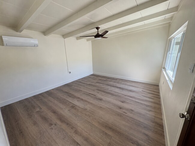 Building Photo - 606 1/2 E Oak St