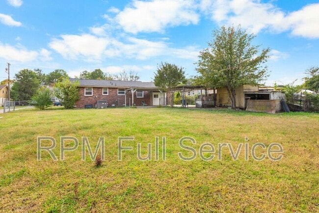 Building Photo - 465 Clearwater Dr