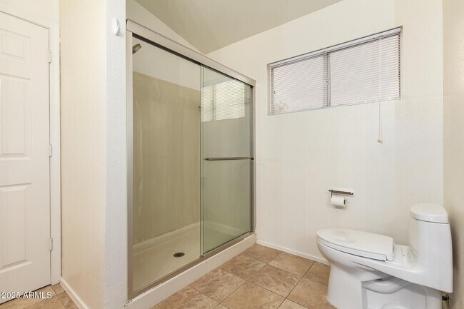 Building Photo - 2901 E Woodland Dr