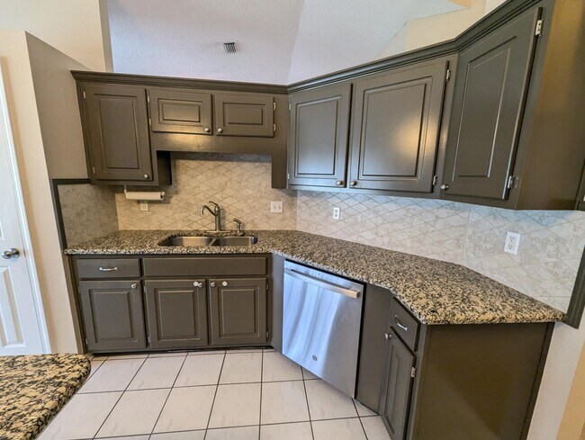 Building Photo - 7570 Pepperwood St