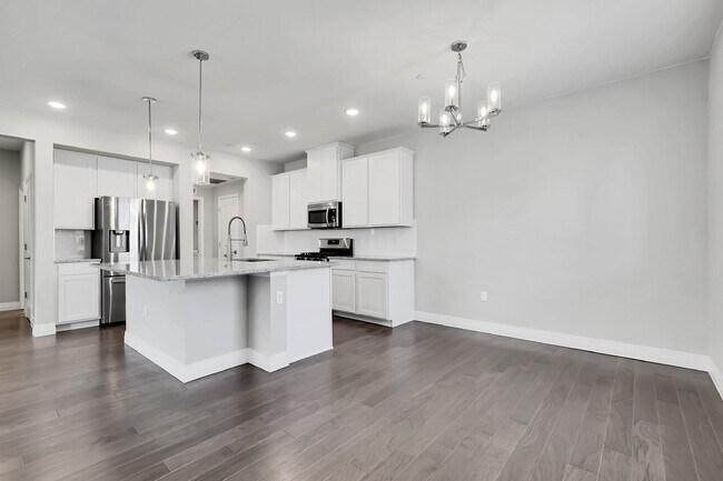 Building Photo - $2,775 - 3 Bed, 3 Bath Condo in Aurora wit...