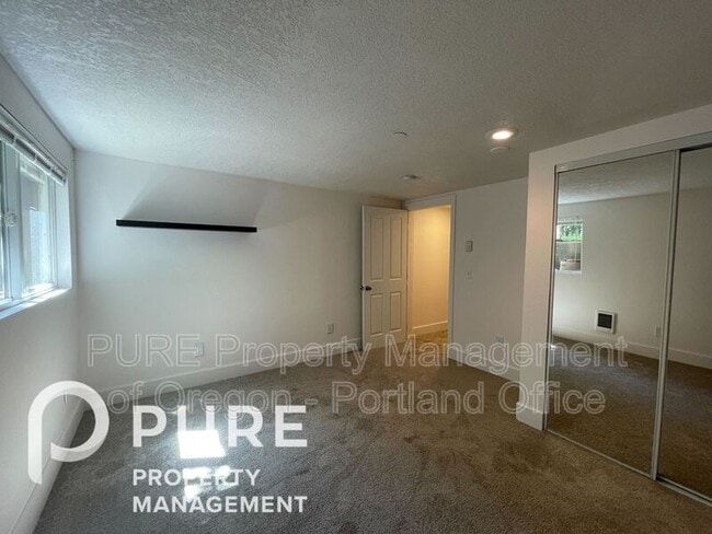 Building Photo - 4004 NE Mallory Ave