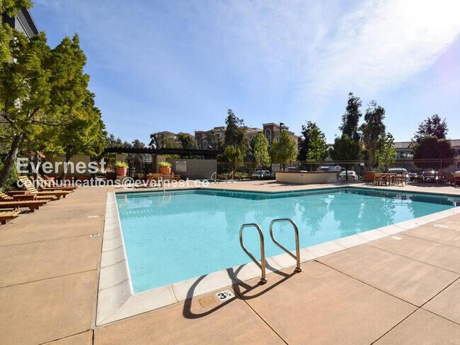 Building Photo - 1101 S Main St