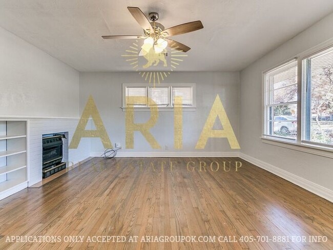 Building Photo - *AVAILABLE NOW!!* 2 Bed/2 Bath Duplex Supe...