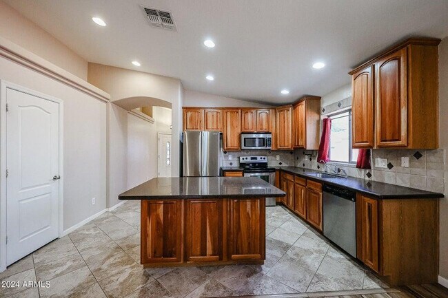 Building Photo - 3974 N Dead Wood Dr