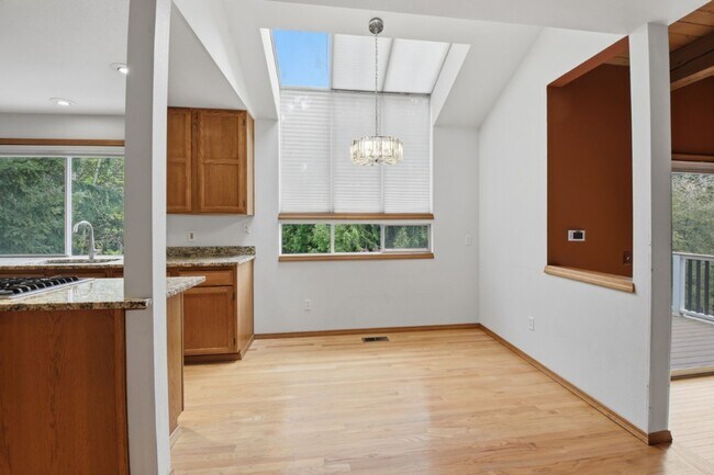 Building Photo - 4Bd/3.5Ba Sammamish House