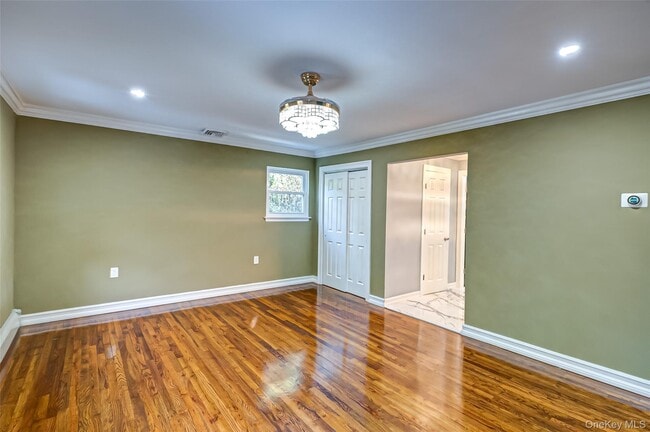 Building Photo - 850 St Johnland Rd