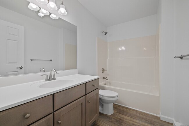 Building Photo - 156 Grove Ave