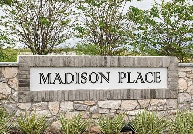 Building Photo - Modern 3-Bed Townhome w/ Garage in Desirable Davenport Community