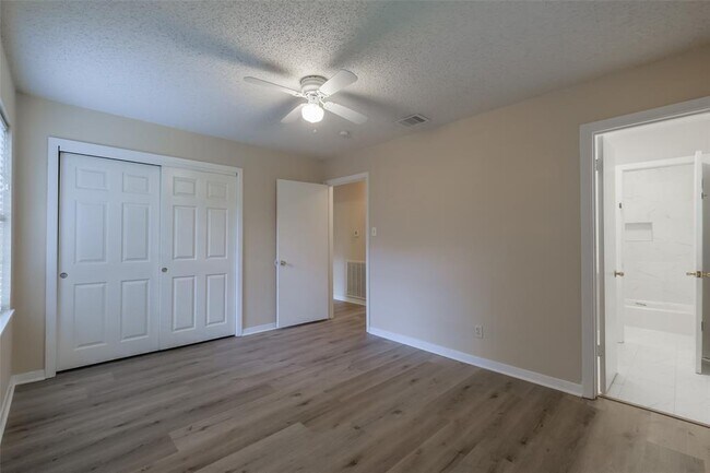 Building Photo - 7413 Heilig Rd