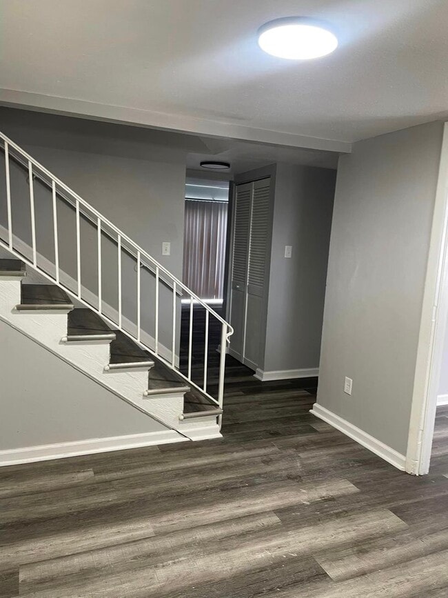 Building Photo - Remington On Rockville Living
