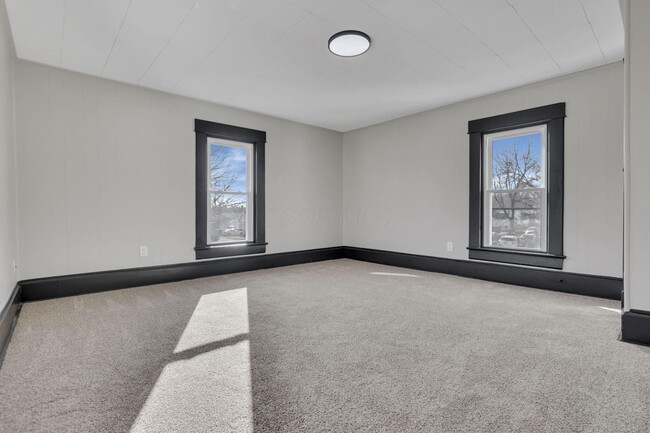 Building Photo - 401 Miller Ave