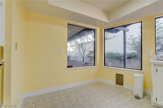 Building Photo - 2204 Plaza Del Robles