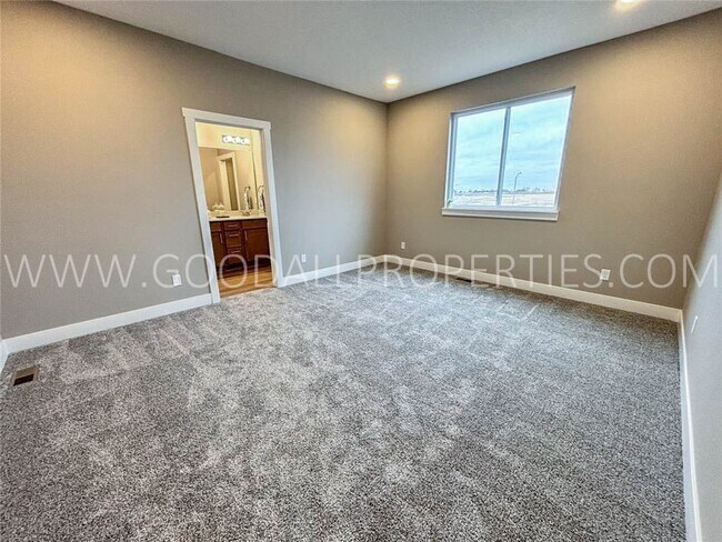 Building Photo - Stunning 4 bedroom, 3 bath Ranch Style Hom...