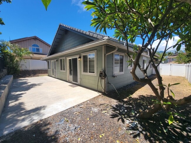 Building Photo - Maui Lani