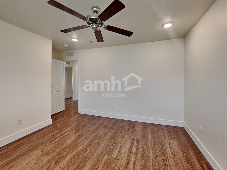 Building Photo - 9472 W Chino St