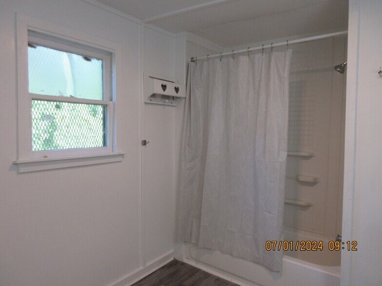 Building Photo - 202 W 3rd St