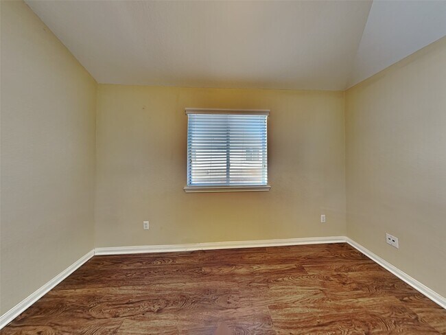 Building Photo - 2526 Deer Forest Dr