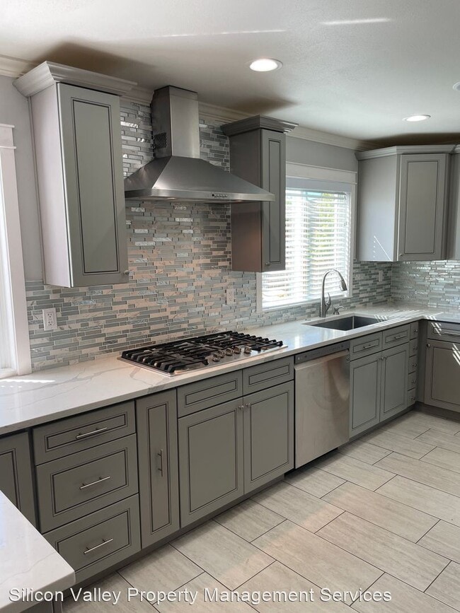 Building Photo - 5 br, 3 bath House - 955 Marlinton Ct