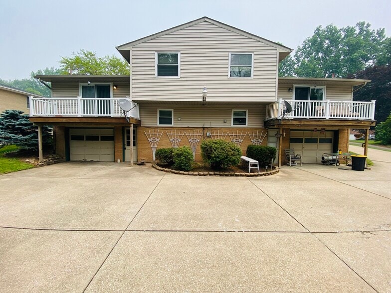 Building Photo - 1827 Thackeray Ave NW