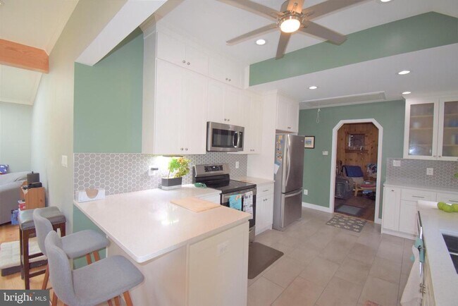 Building Photo - 8811 Badger Dr