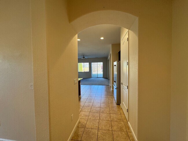 Building Photo - 4 Bedroom, 3 car garage- Foothills at Wingfield Springs. Pets welcome!