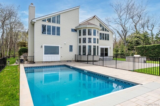 Building Photo - 16125 Soundview Ave