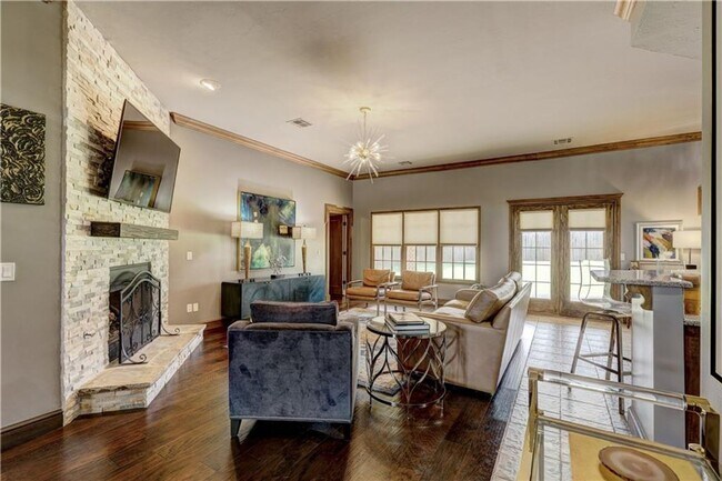 Building Photo - Luxury home in Oak Tree Park with a pool/tennis court/playground/walking trails - Edmond North Hi...