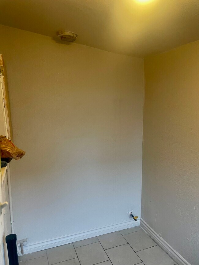 Laundry Room - 841 W 64th St