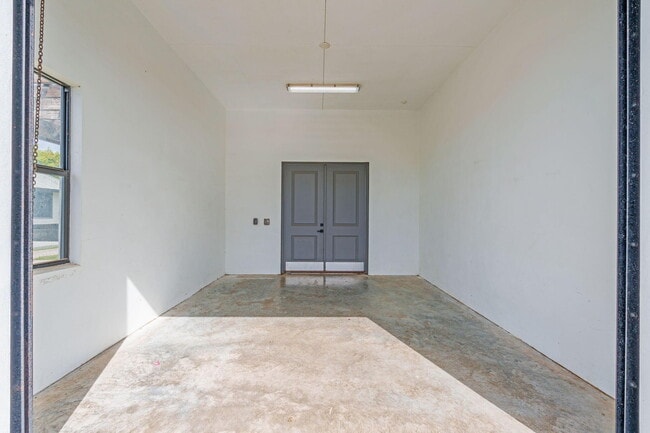 Building Photo - 13155 Southfields Rd