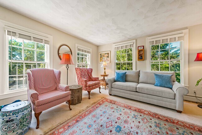 Building Photo - 141 Narragansett Ave