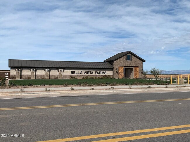 Building Photo - 2874 E Magdalena Dr