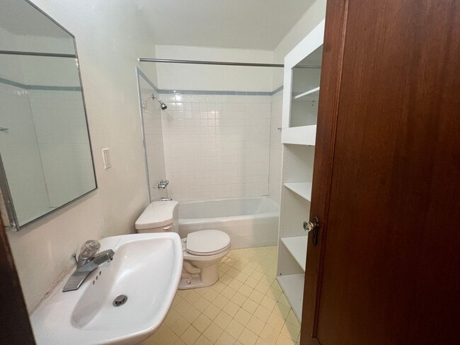 Building Photo - 411 Boylston Ave E