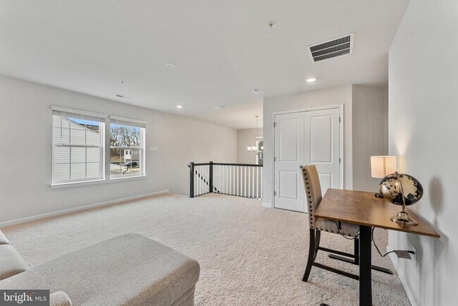 Building Photo - 493 Ensemble Wy
