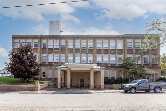 Building Photo - 300 Union St