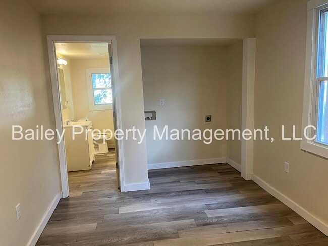Building Photo - 4021 Sunset Ave