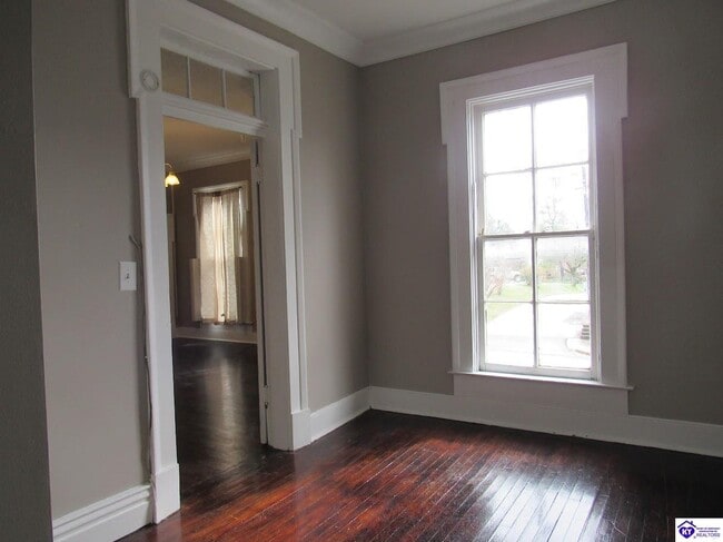 Building Photo - 208 N Mulberry St