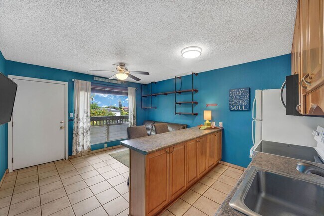 Building Photo - Kihei Manor #202 – Furnished 1BR Condo Steps from The Cove!
