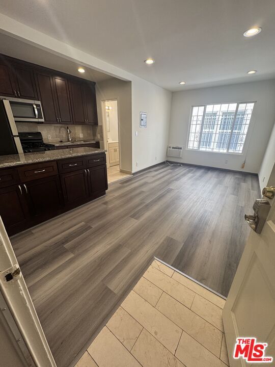 Building Photo - 137 Crescent Dr