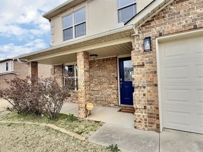 Building Photo - Great 3 Bedroom 2.5 Bathroom Cabot House