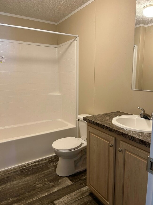 Building Photo - 49580 Linden St