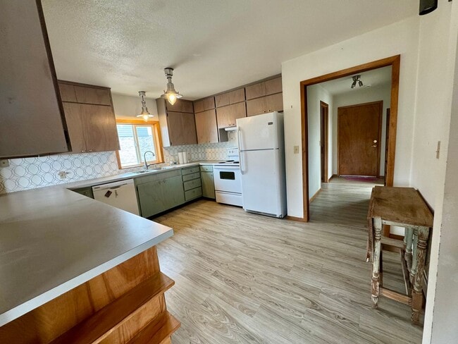 Building Photo - Ocean Park 2-Story Home, Deck with Views, Separate Living Spaces