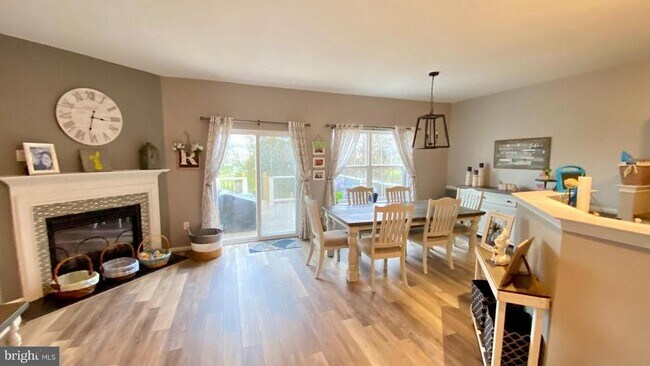 Building Photo - 925 Shenkle Dr