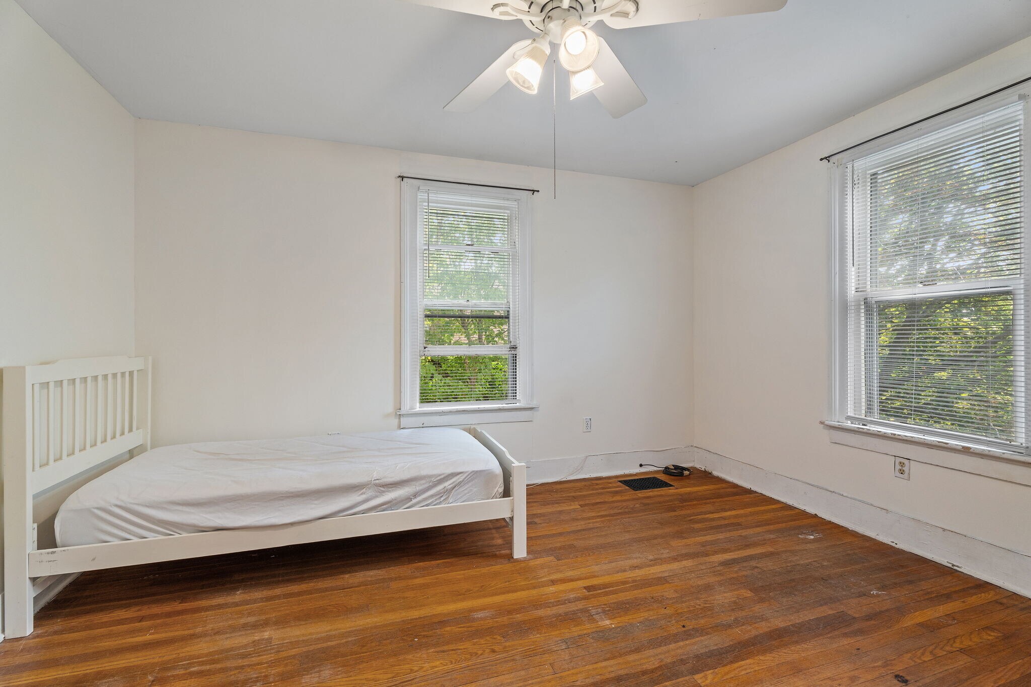 Bedroom #3 - 402 University Ave