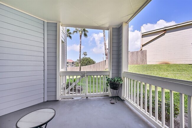 Building Photo - 7000 Seawall Blvd