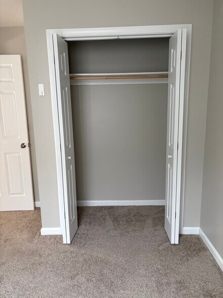 Building Photo - 598 Main St